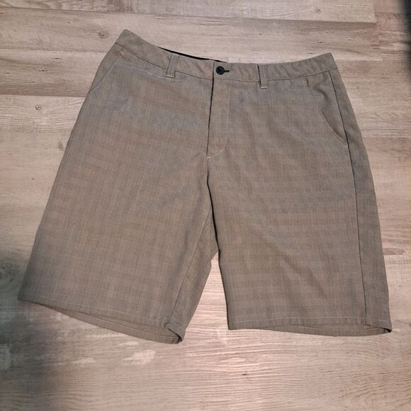 Travis Mathew Mens 36 Windowpane Gray Performance 10" Inseam Shorts Golf Casual - Picture 1 of 10